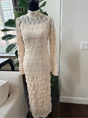 ANTONIO MELANI Cream Textured Long Sleeve Maxi Dress